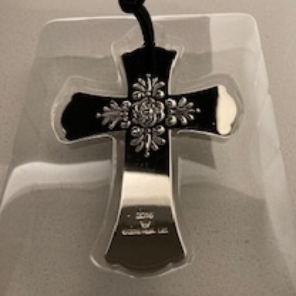 Hallmark Keepsake Ornament 2016 - Cruz Del Sagrado Corazon - Picture 3 of 4